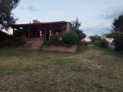 EXCELENTE PROPIEDAD CON PILETA Y QUINCHO