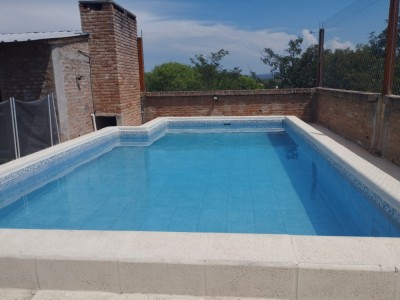 EXCELENTE PROPIEDAD CON PILETA Y QUINCHO