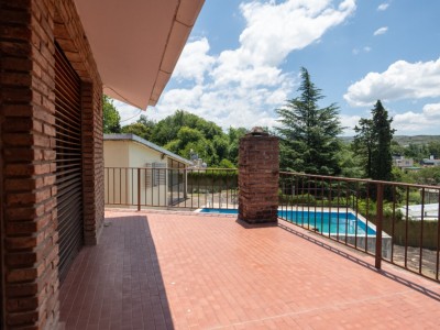 TANTI- CALLE IRLANDA- VILLA DOUMA