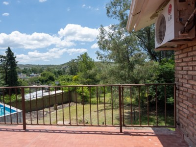 TANTI- CALLE IRLANDA- VILLA DOUMA