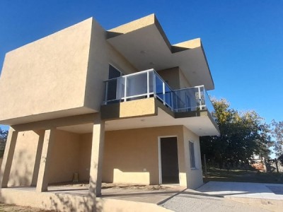 CASA A ESTRENAR-BARRIO LOS CHAÑARES- TANTI
